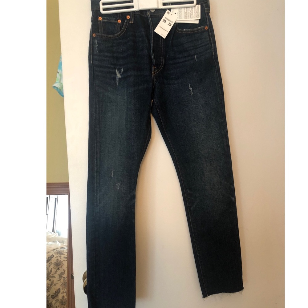 Ripped dark washed Levi 501